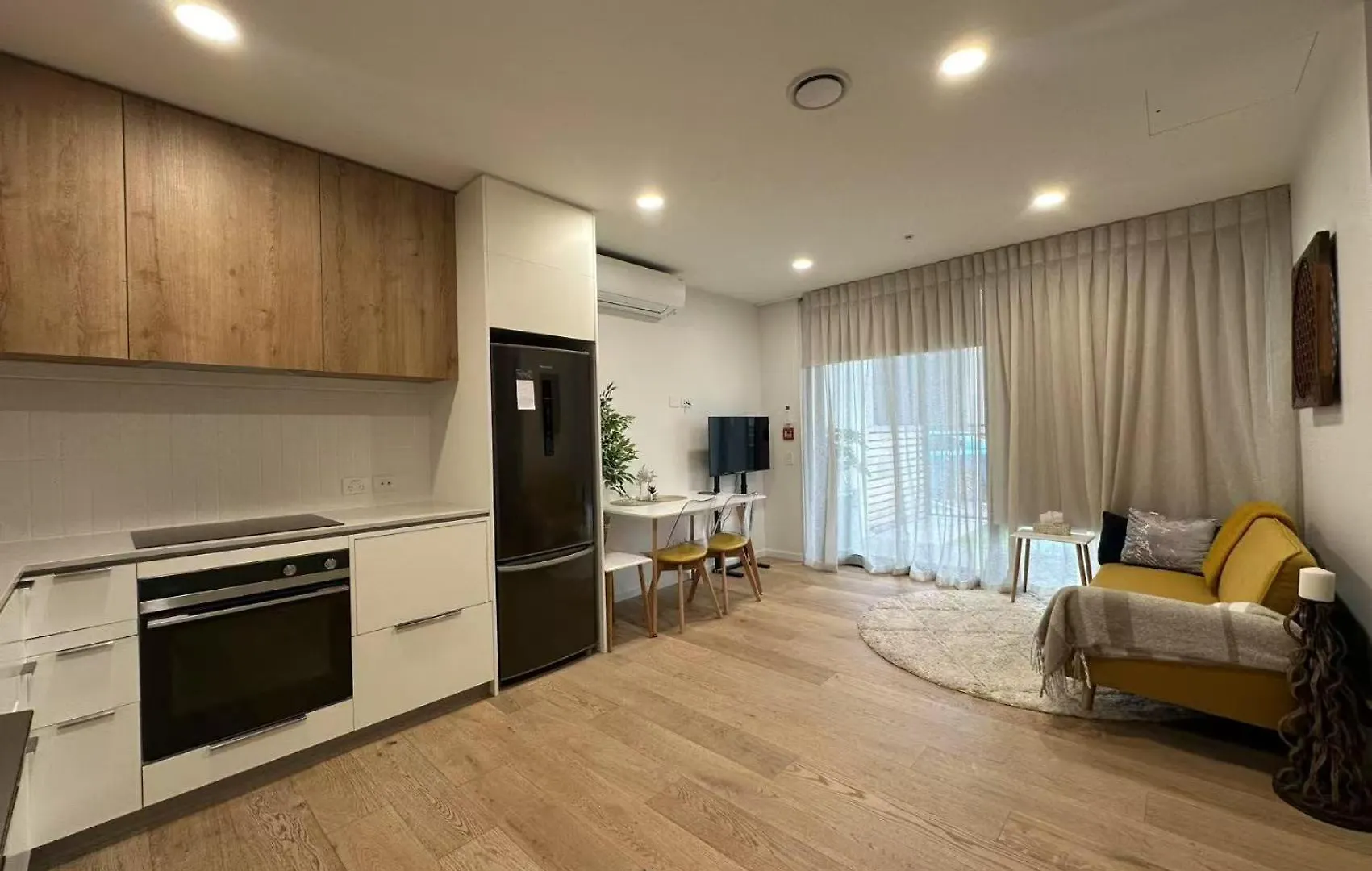 Central City River Side Oasis With Free Parking Крайстчёрч Апартаменты